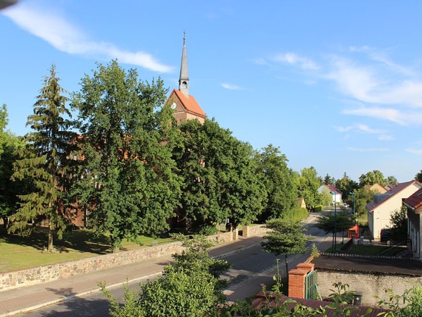 Blick auf die Kirche Petershagen